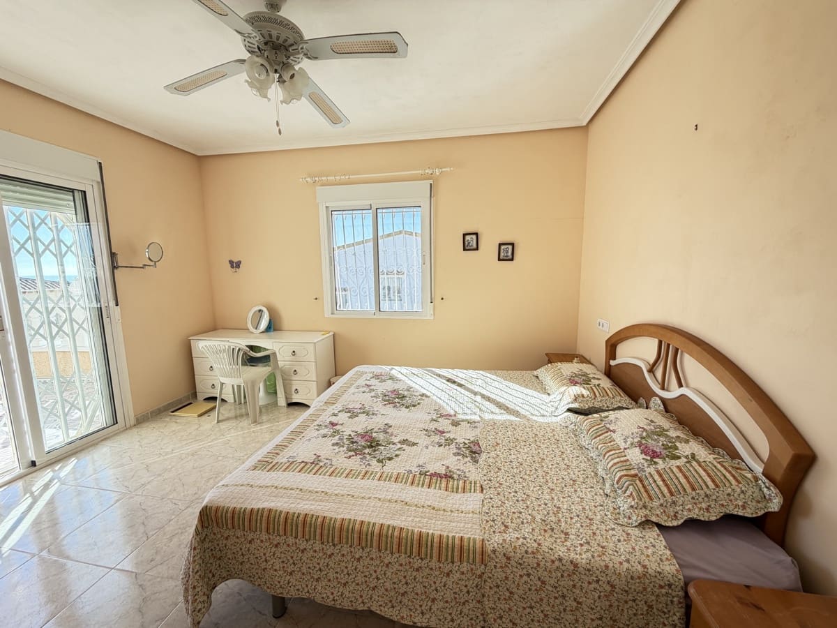 3 bedroom Villa for sale in Villamartin with pool - € 399,000 (Ref: 9691312)