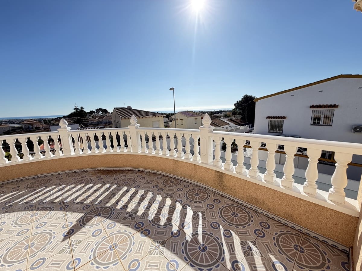 3 bedroom Villa for sale in Villamartin with pool - € 399,000 (Ref: 9691312)