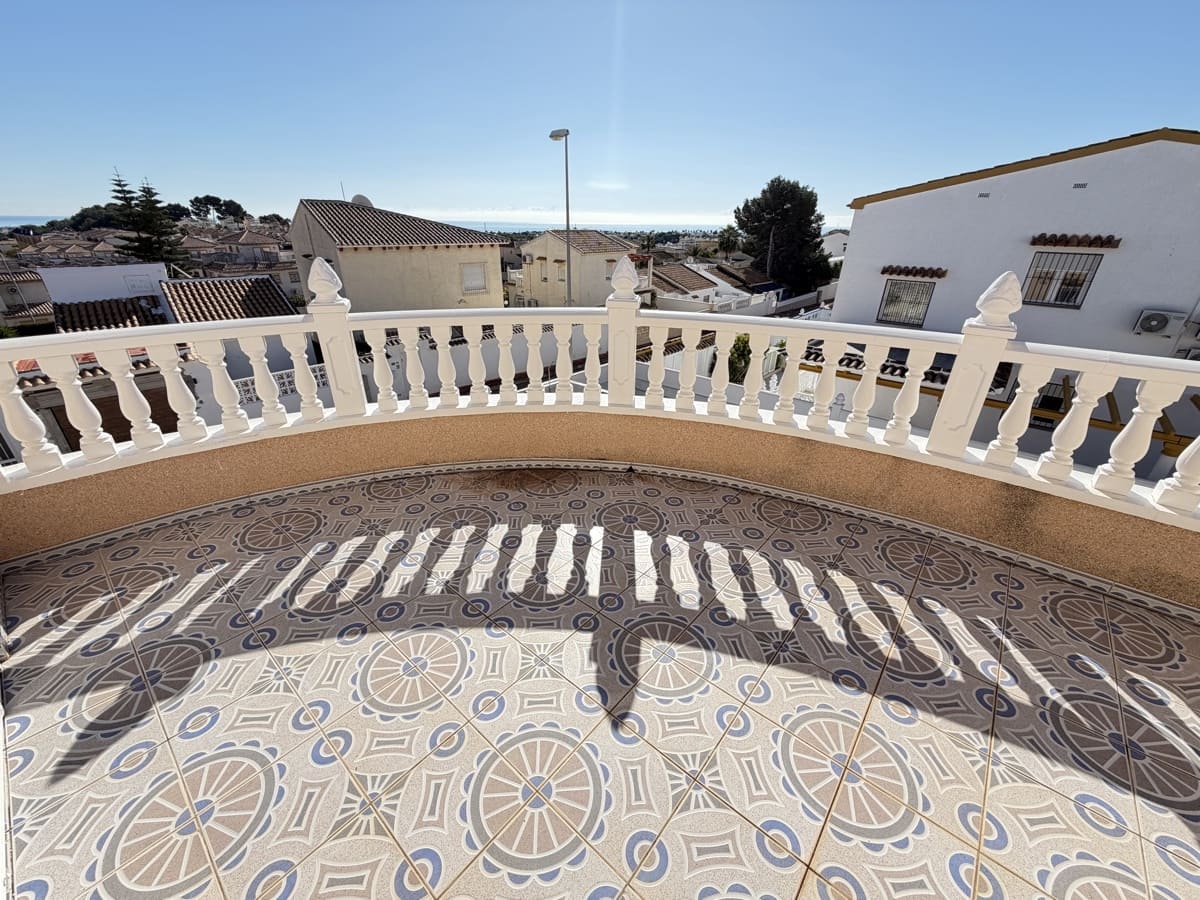 3 bedroom Villa for sale in Villamartin with pool - € 399,000 (Ref: 9691312)
