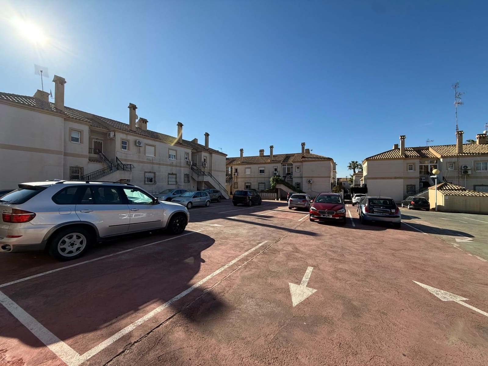 Bungalow de 2 habitaciones en Torrevieja en venta con piscina - 127.000 € (Ref: 9691320)