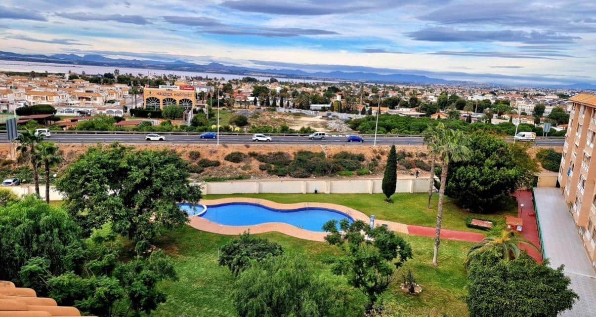 2 slaapkamer Appartement te koop in Torrevieja met zwembad - € 149.000 (Ref: 9713229)