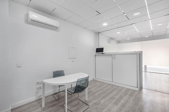 3 quarto Comercial para venda em Torrevieja - 127 260 € (Ref: 9713230)