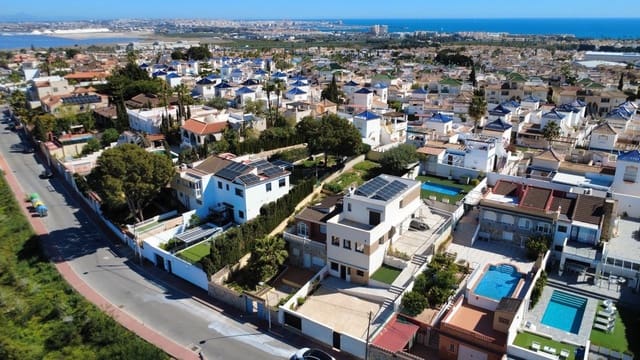 4 Zimmer Villa zu verkaufen in Torrevieja - 289.000 € (Ref: 9713232)