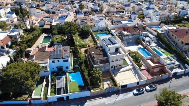 4 Zimmer Villa zu verkaufen in Torrevieja - 289.000 € (Ref: 9713232)