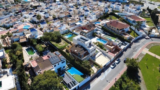 4 Zimmer Villa zu verkaufen in Torrevieja - 289.000 € (Ref: 9713232)
