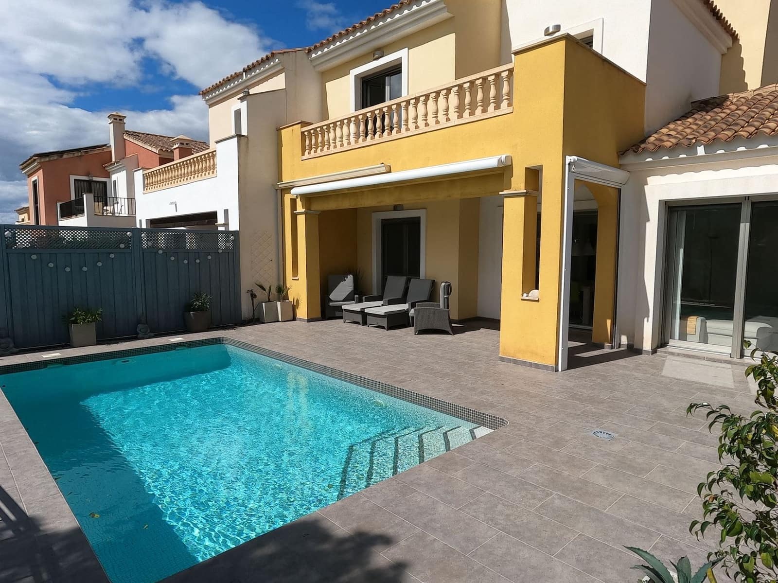 4 bedroom Villa for sale in Algorfa with pool - € 495,000 (Ref: 9719939)