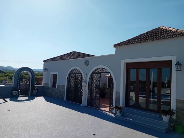 5 bedroom Villa for sale in Jacarilla with pool - € 595,000 (Ref: 9719953)