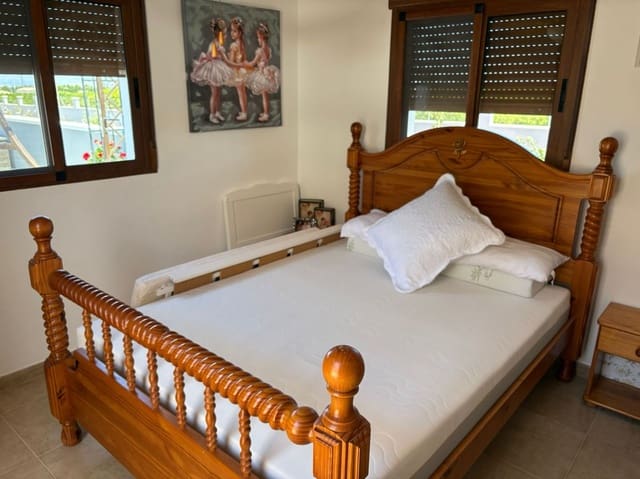 5 bedroom Villa for sale in Jacarilla with pool - € 595,000 (Ref: 9719953)