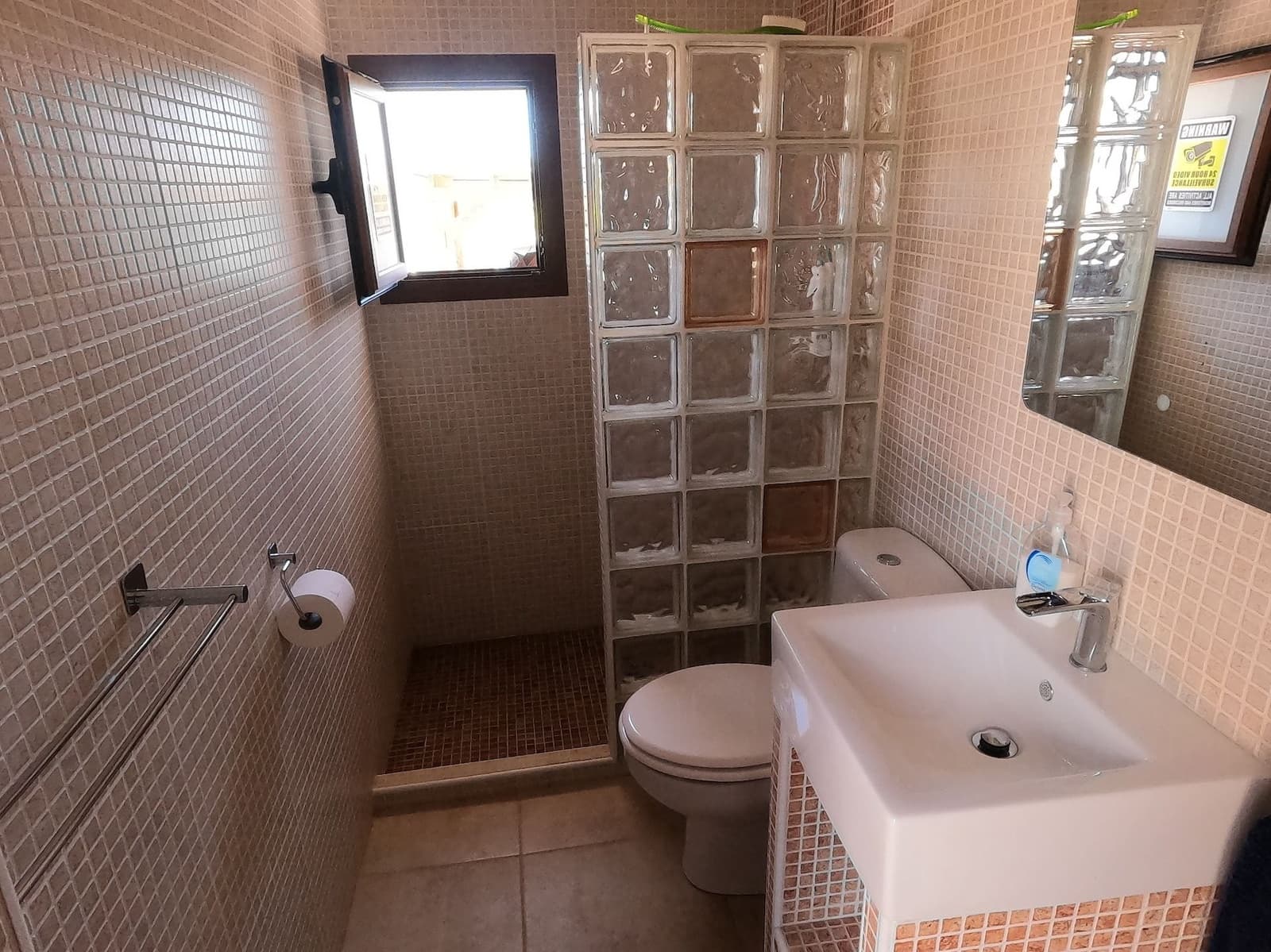 5 bedroom Villa for sale in Jacarilla with pool - € 595,000 (Ref: 9719953)