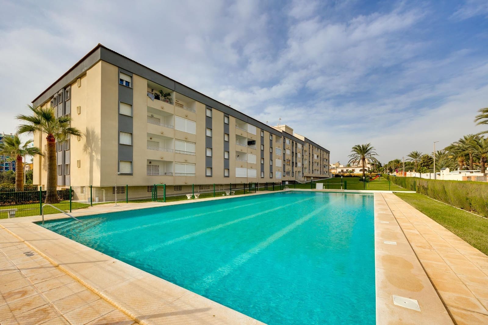 2 slaapkamer Appartement te koop in Torrevieja met zwembad garage - € 179.900 (Ref: 9730469)