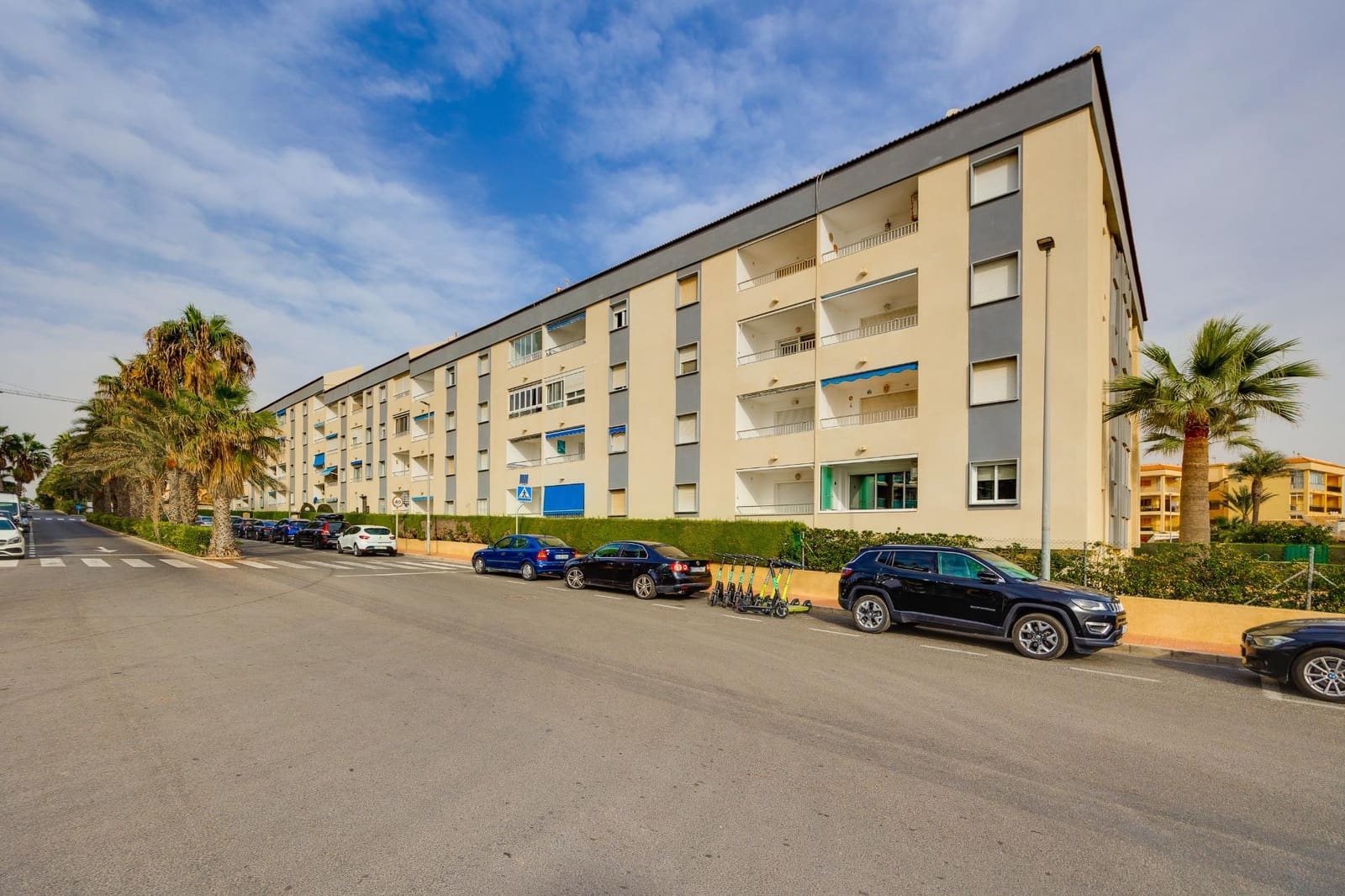 2 slaapkamer Appartement te koop in Torrevieja met zwembad garage - € 179.900 (Ref: 9730469)