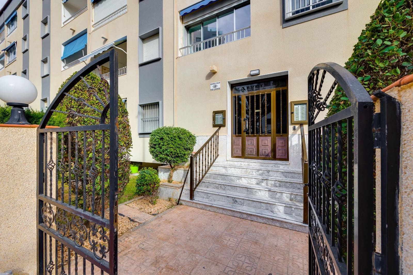 2 slaapkamer Appartement te koop in Torrevieja met zwembad garage - € 179.900 (Ref: 9730469)