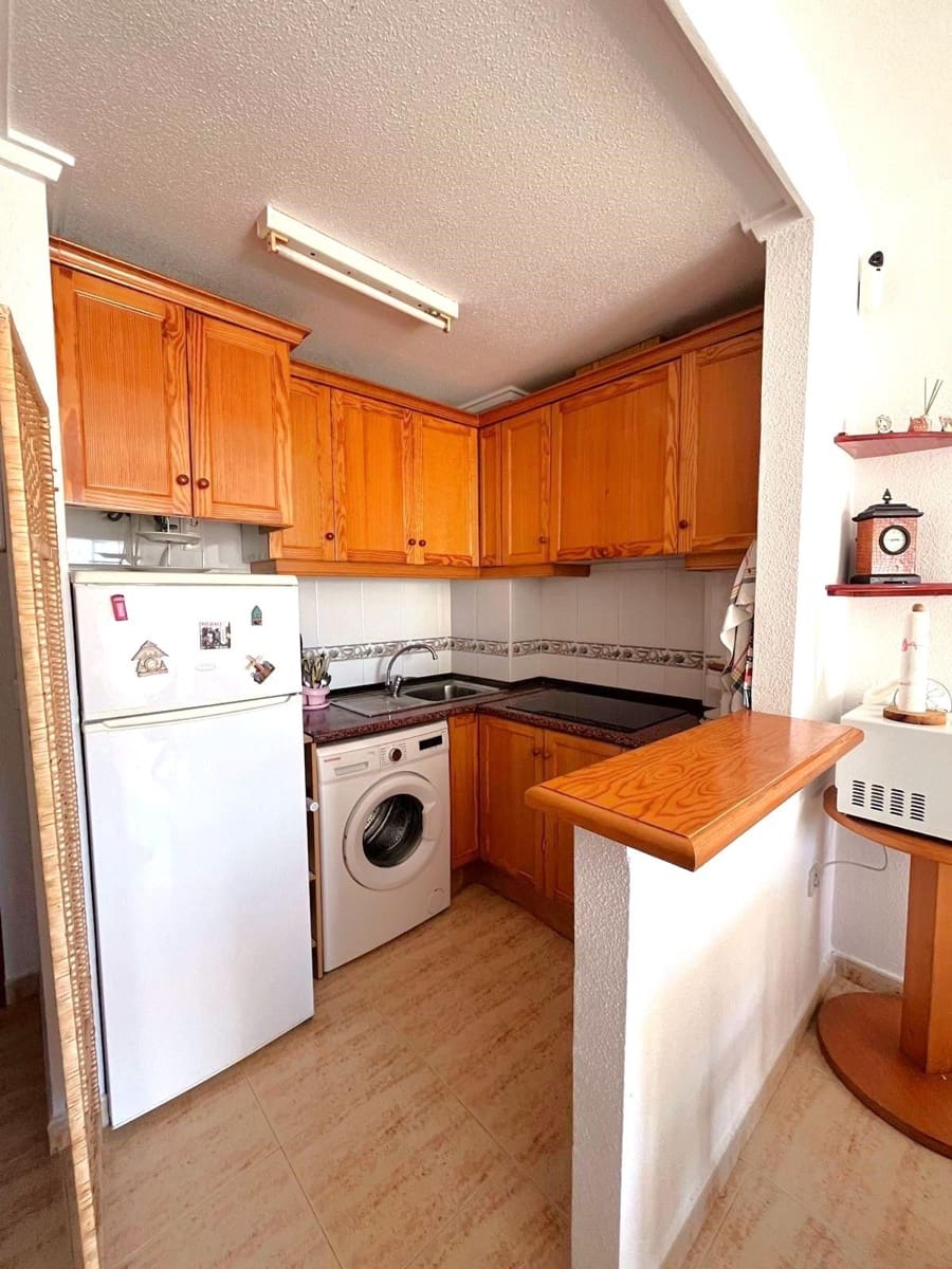 1 bedroom Penthouse for sale in Torrevieja - € 118,000 (Ref: 9730471)