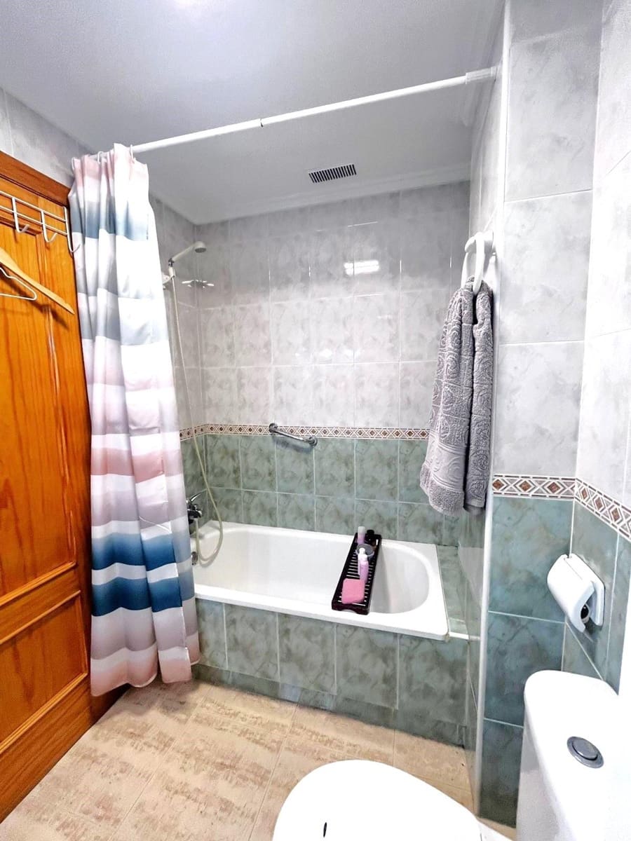 1 bedroom Penthouse for sale in Torrevieja - € 118,000 (Ref: 9730471)