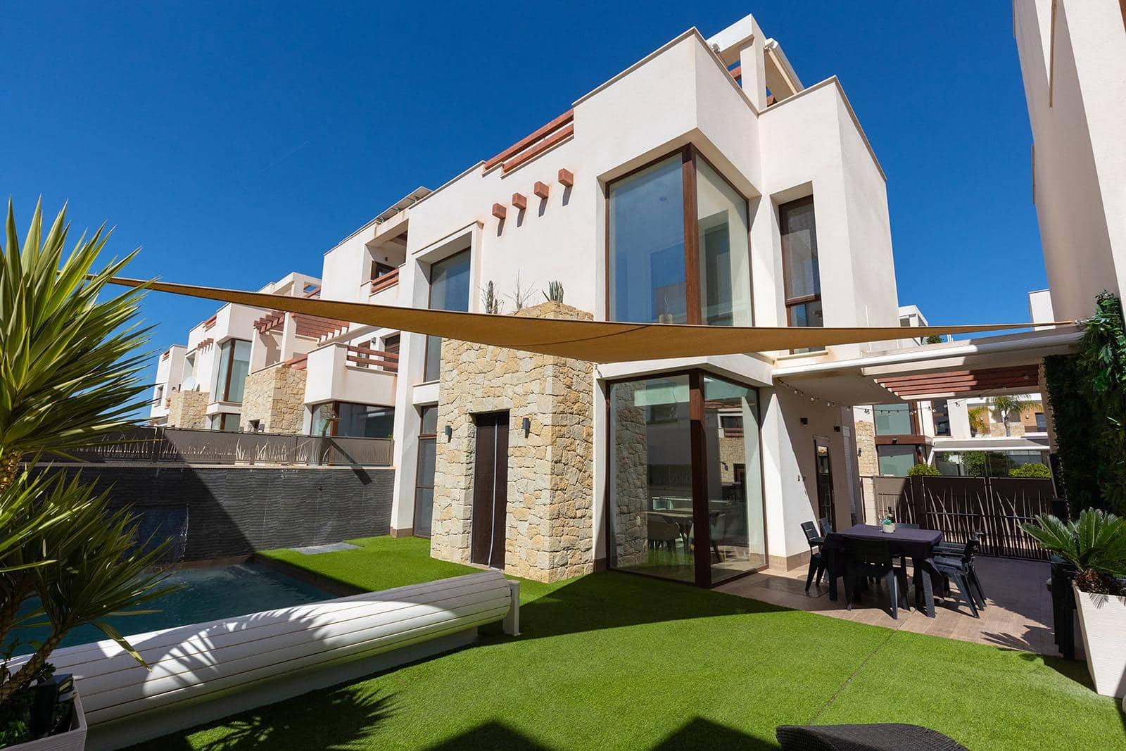 3 bedroom Villa for sale in Rojales with pool - € 470,000 (Ref: 9747073)