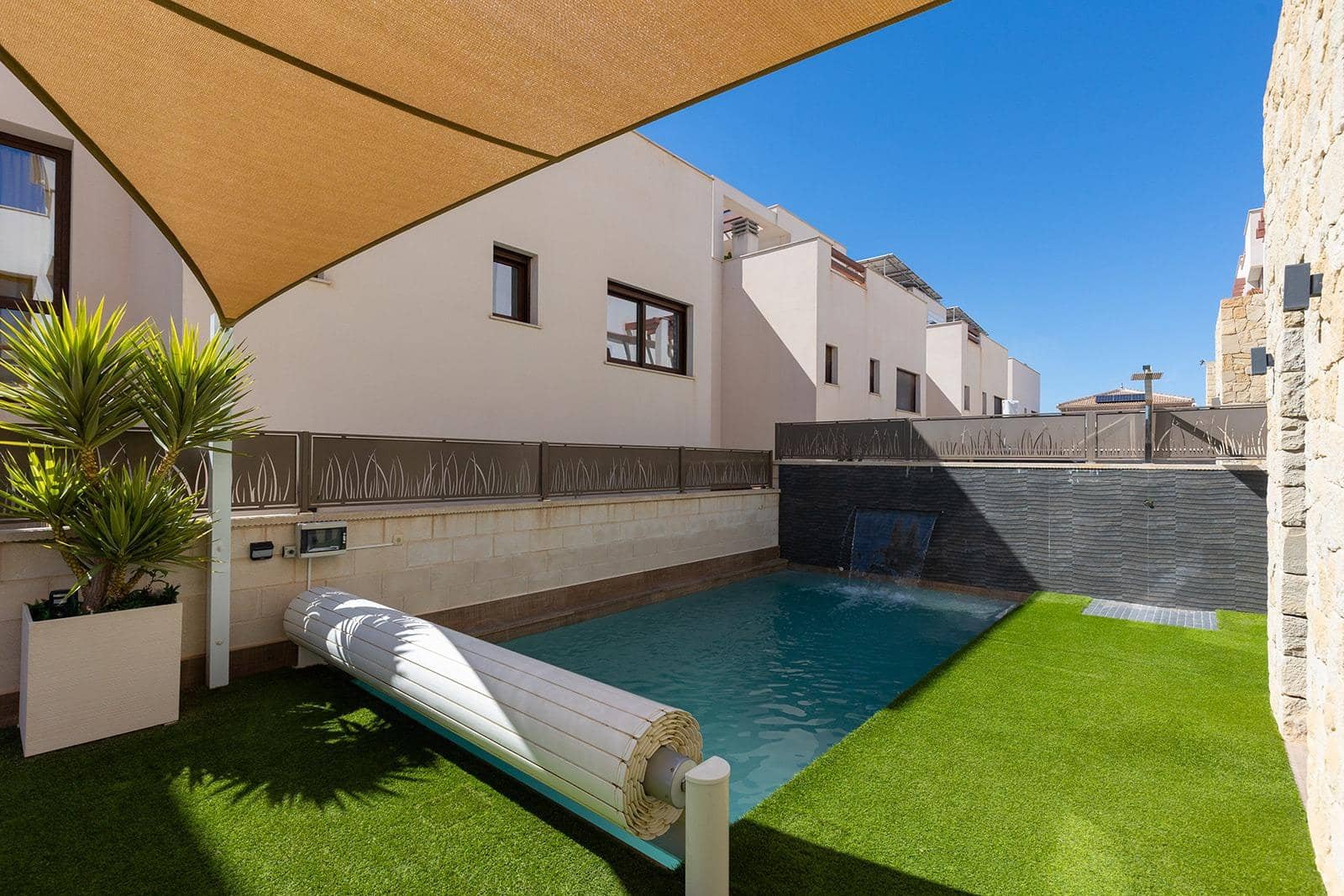 3 bedroom Villa for sale in Rojales with pool - € 470,000 (Ref: 9747073)