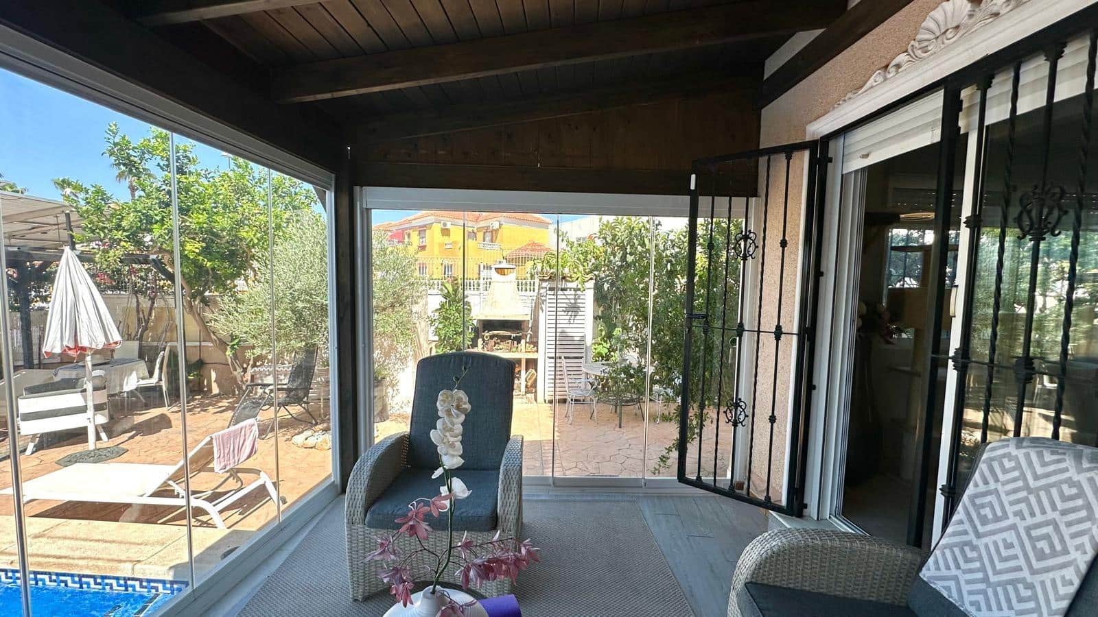 4 makuuhuone Huvila myytävänä paikassa Orihuela Costa mukana uima-altaan - 399 900 € (Ref: 9747081)