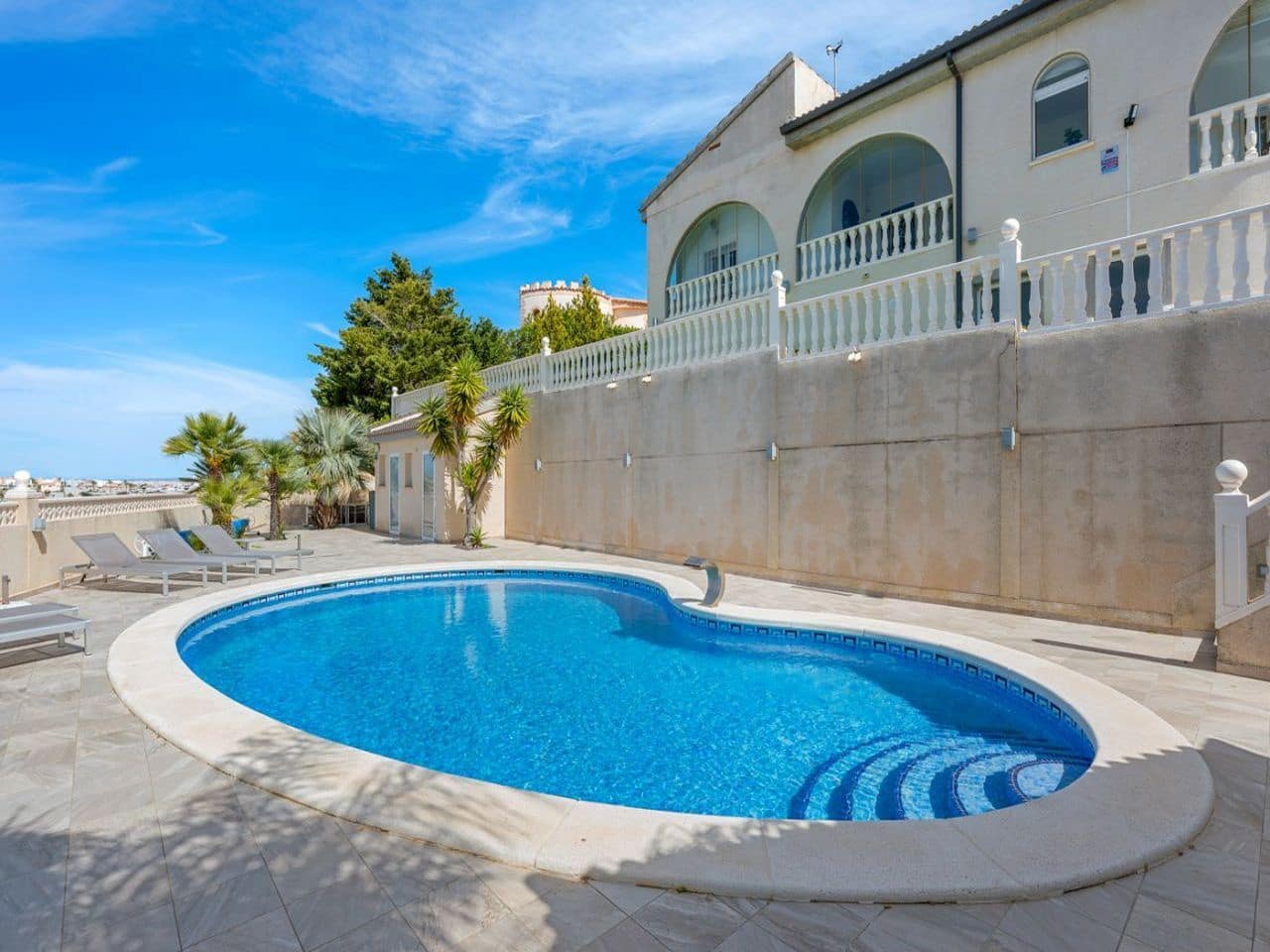 4 bedroom Villa for sale in Rojales with pool garage - € 599,000 (Ref: 9756317)