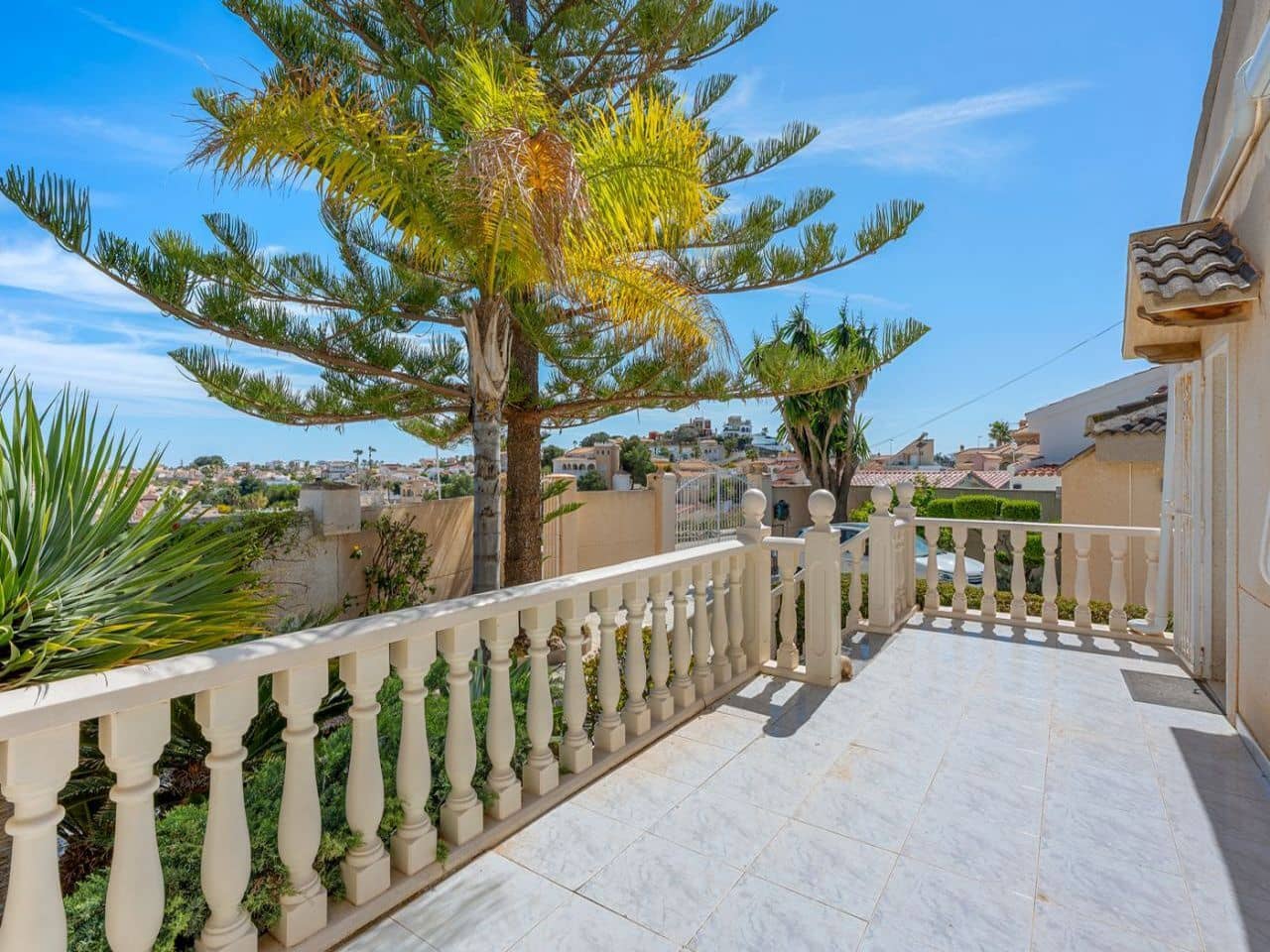 4 bedroom Villa for sale in Rojales with pool garage - € 599,000 (Ref: 9756317)