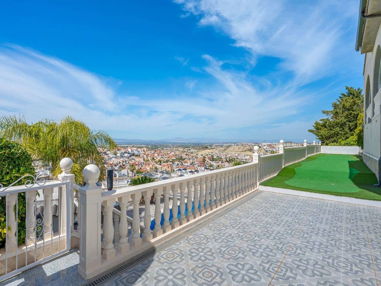 4 bedroom Villa for sale in Rojales with pool garage - € 599,000 (Ref: 9756317)