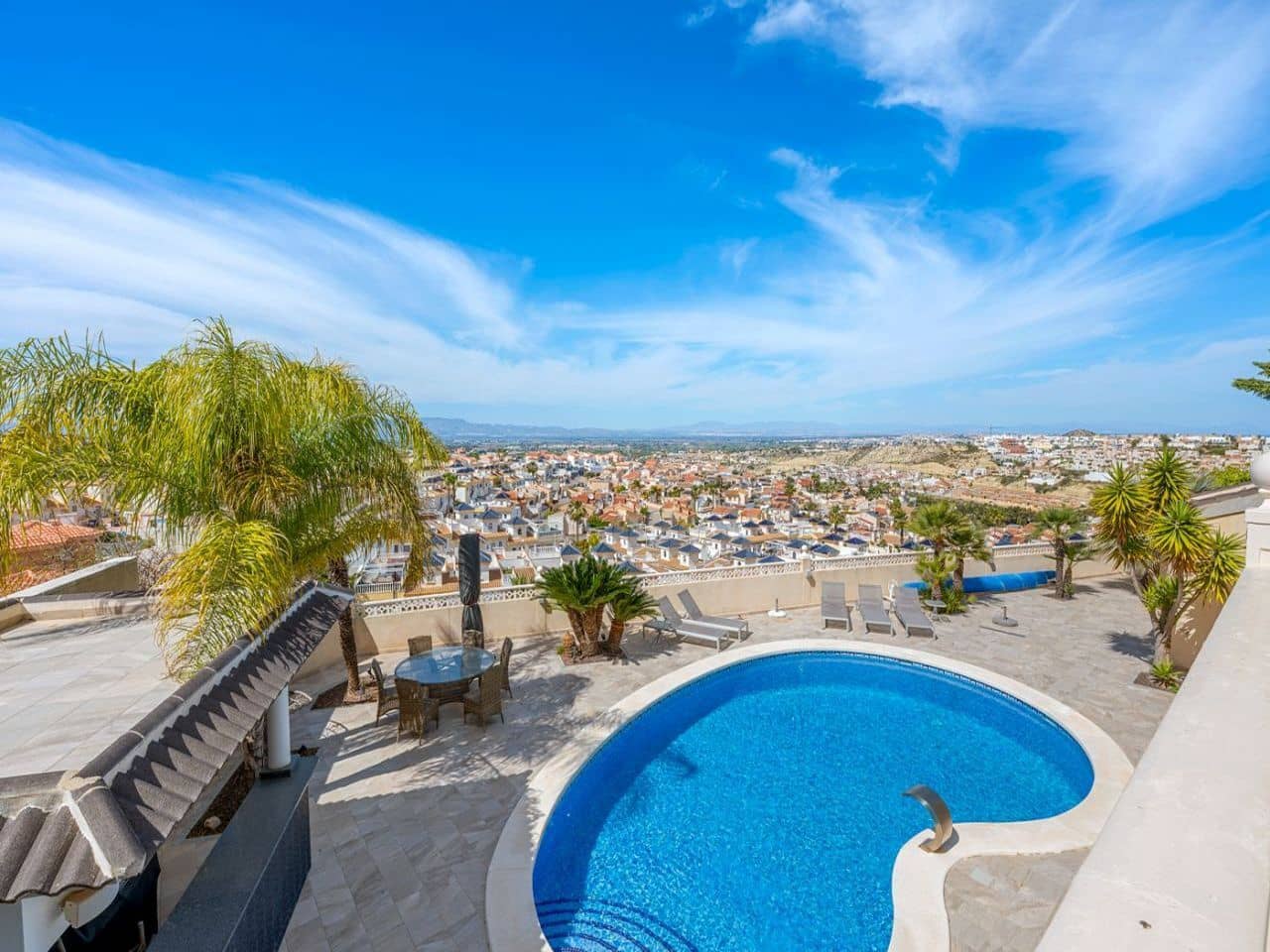 4 bedroom Villa for sale in Rojales with pool garage - € 599,000 (Ref: 9756317)