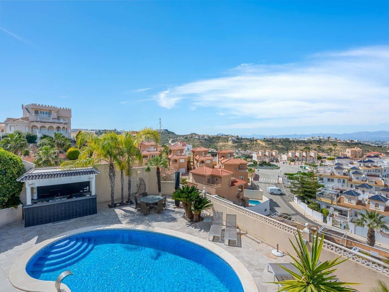 4 bedroom Villa for sale in Rojales with pool garage - € 599,000 (Ref: 9756317)