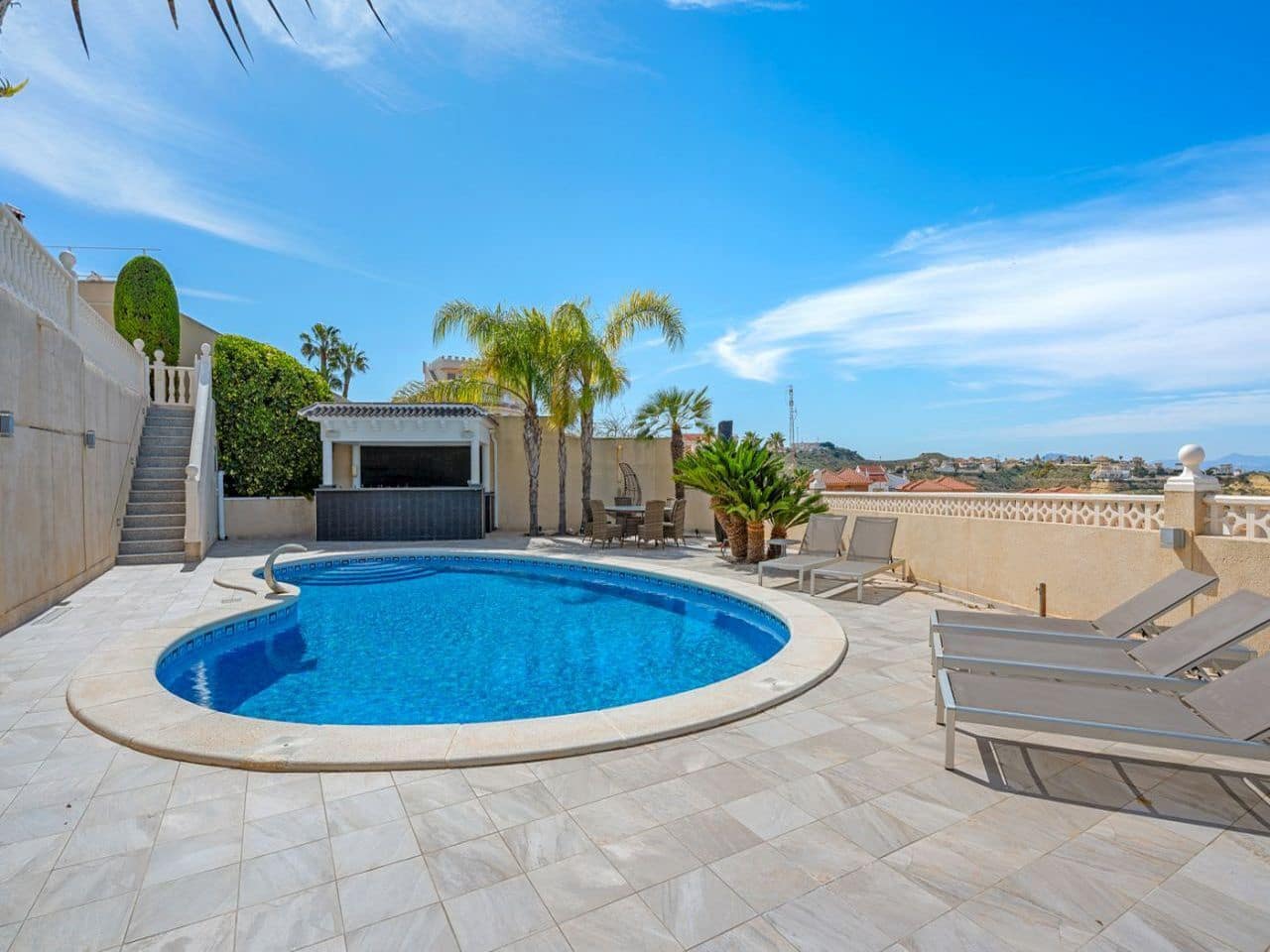 4 bedroom Villa for sale in Rojales with pool garage - € 599,000 (Ref: 9756317)