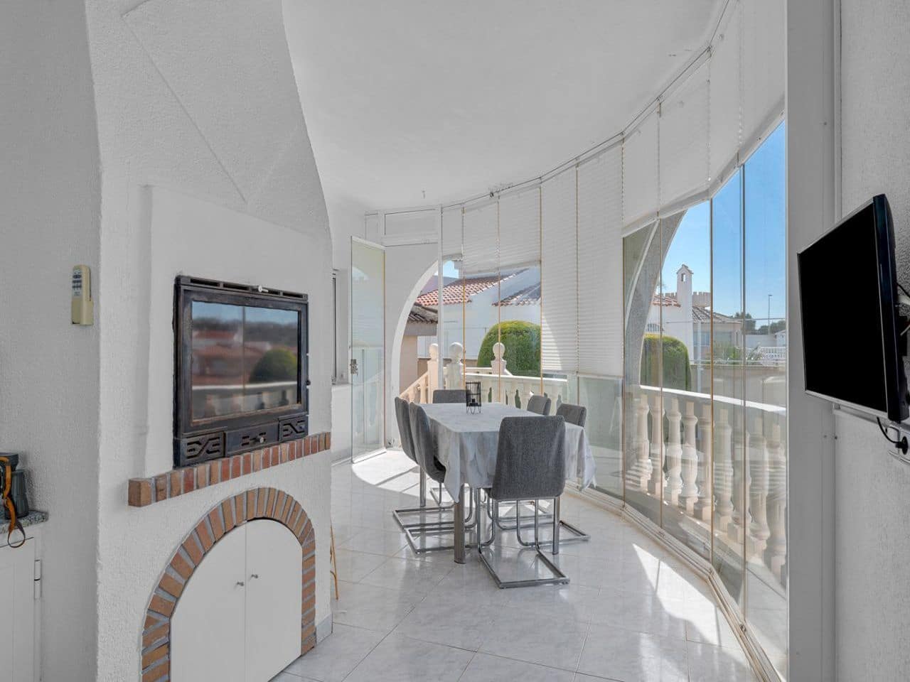 4 bedroom Villa for sale in Rojales with pool garage - € 599,000 (Ref: 9756317)