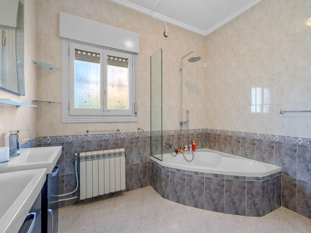4 bedroom Villa for sale in Rojales with pool garage - € 599,000 (Ref: 9756317)