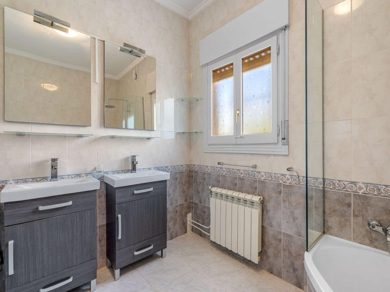 4 bedroom Villa for sale in Rojales with pool garage - € 599,000 (Ref: 9756317)