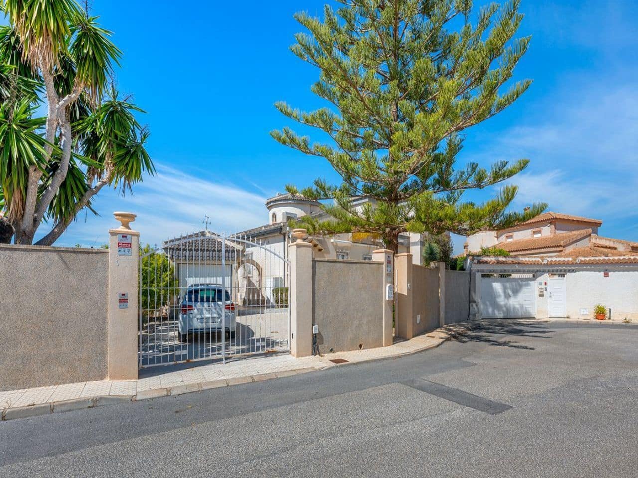 4 bedroom Villa for sale in Rojales with pool garage - € 599,000 (Ref: 9756317)