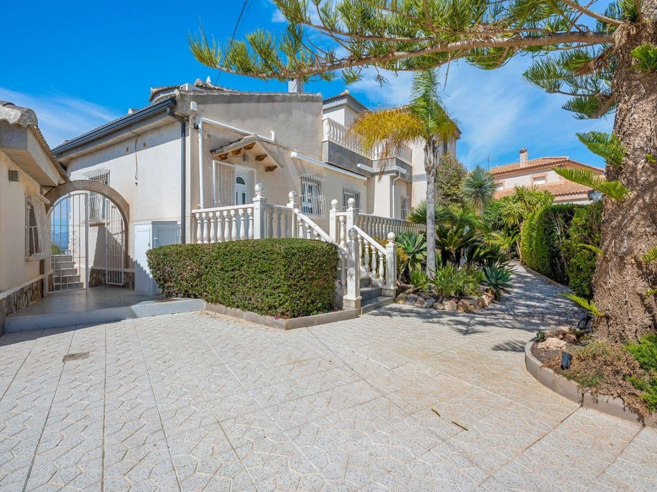 4 bedroom Villa for sale in Rojales with pool garage - € 599,000 (Ref: 9756317)