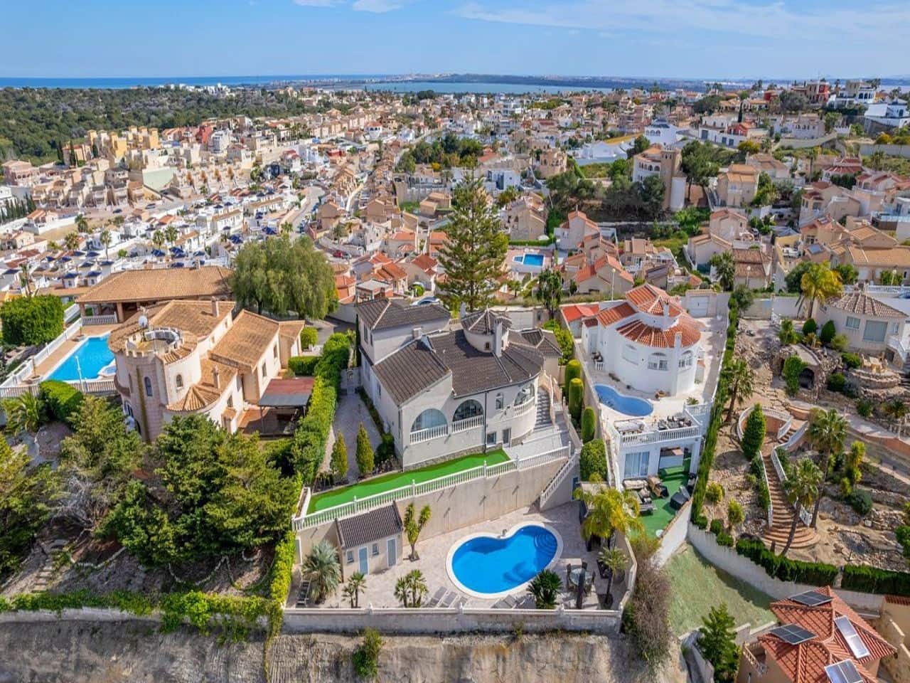 4 bedroom Villa for sale in Rojales with pool garage - € 599,000 (Ref: 9756317)