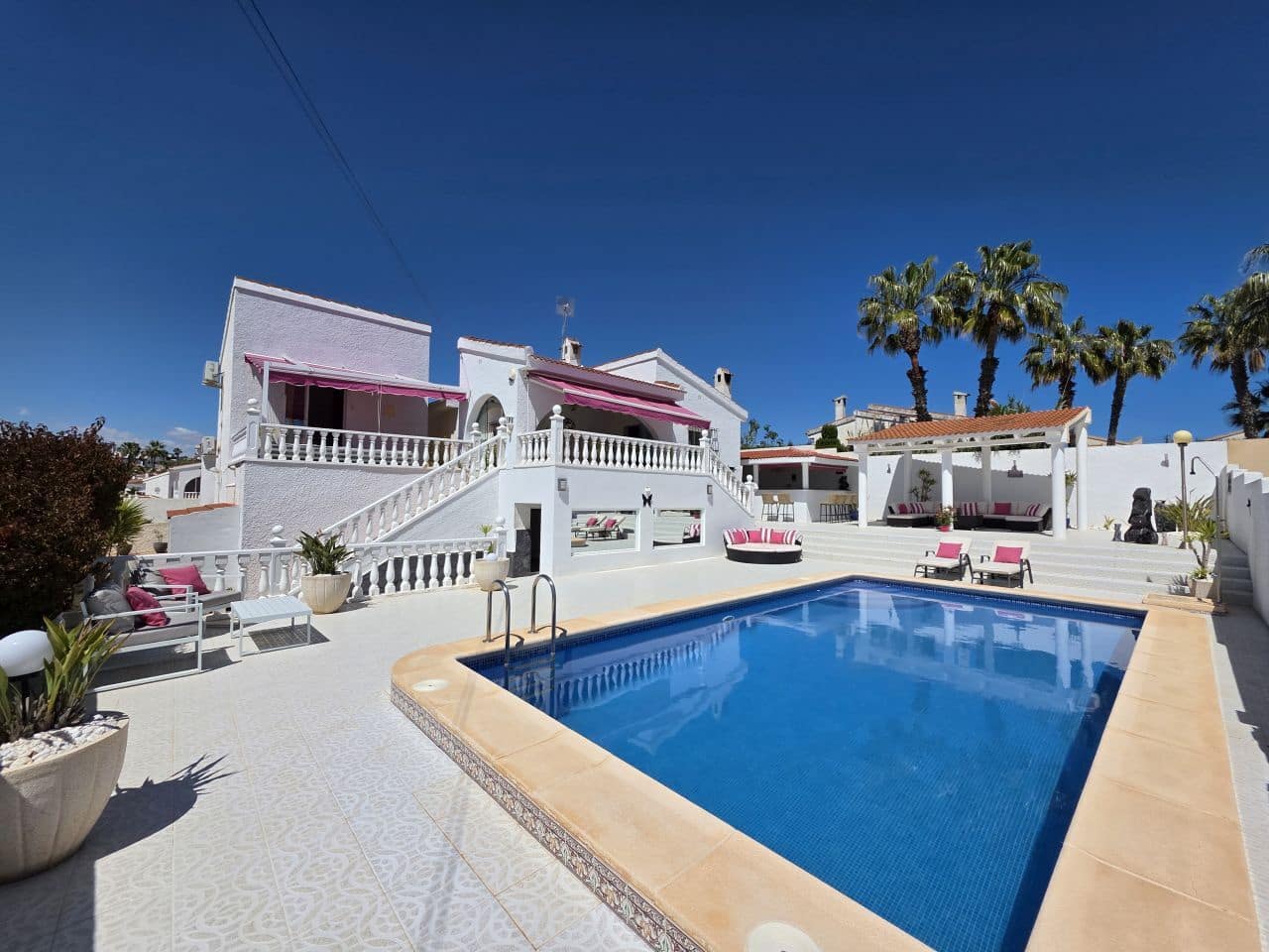 4 bedroom Villa for sale in Rojales with pool garage - € 495,000 (Ref: 9778428)