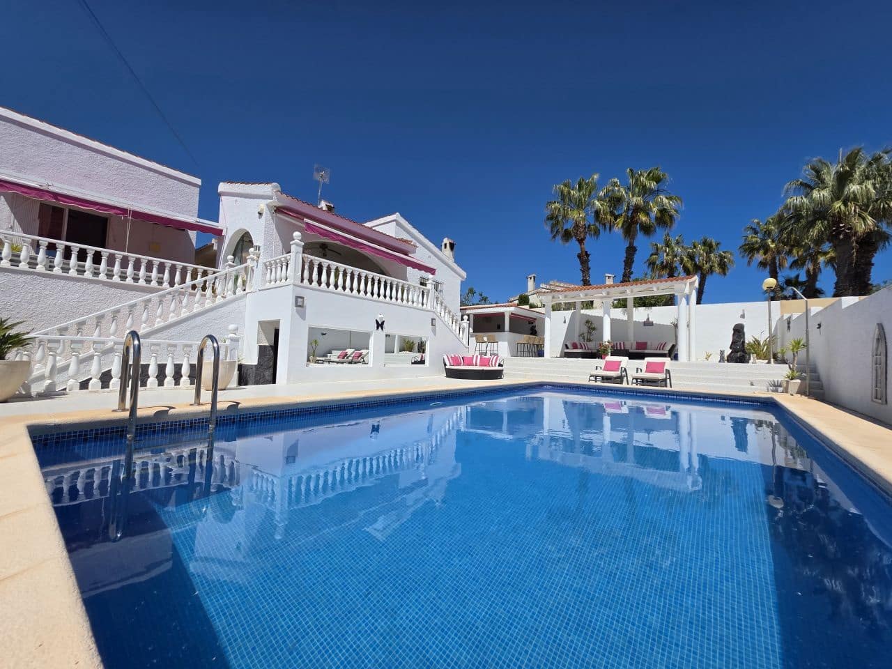 4 bedroom Villa for sale in Rojales with pool garage - € 495,000 (Ref: 9778428)