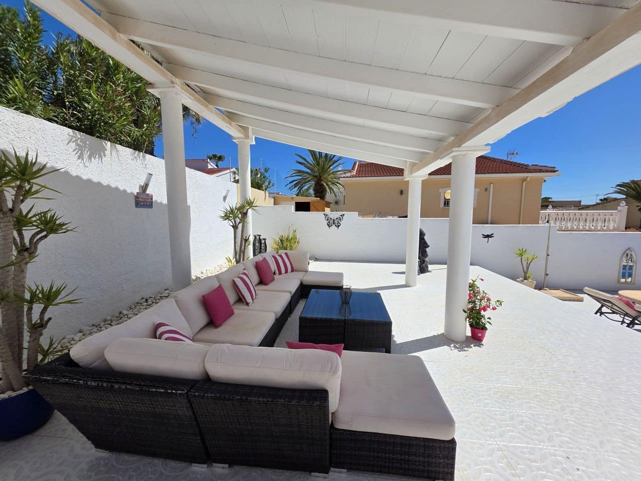 4 bedroom Villa for sale in Rojales with pool garage - € 495,000 (Ref: 9778428)