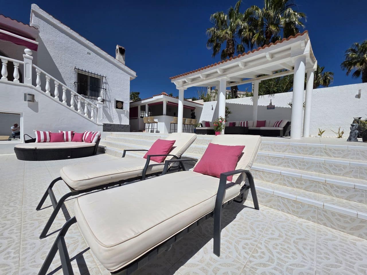 4 bedroom Villa for sale in Rojales with pool garage - € 495,000 (Ref: 9778428)