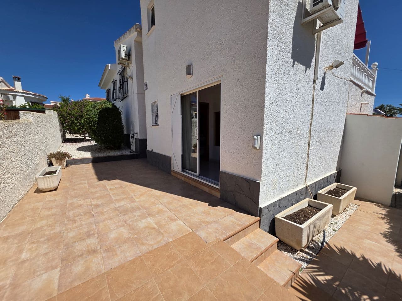 4 bedroom Villa for sale in Rojales with pool garage - € 495,000 (Ref: 9778428)