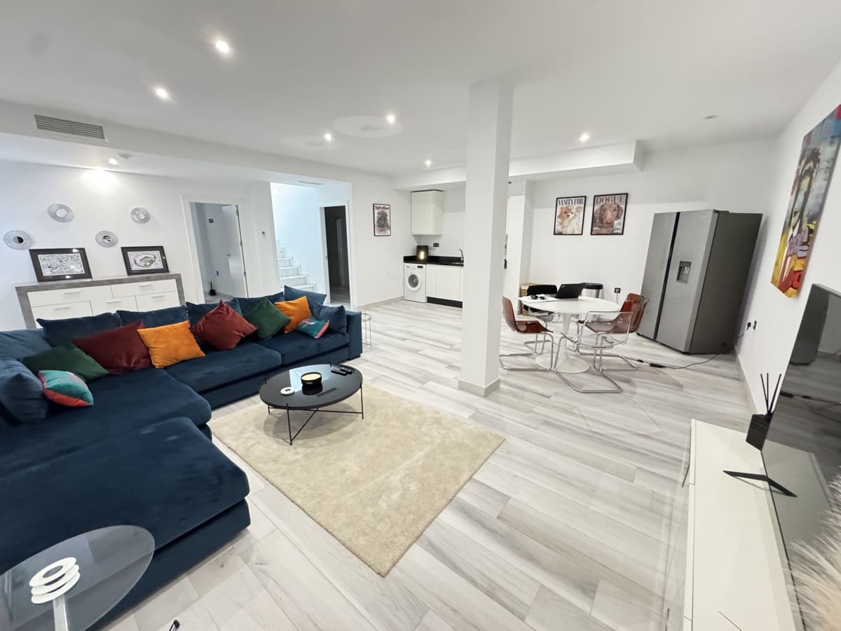 4 quarto Moradia para venda em Orihuela Costa com piscina - 649 000 € (Ref: 9778432)