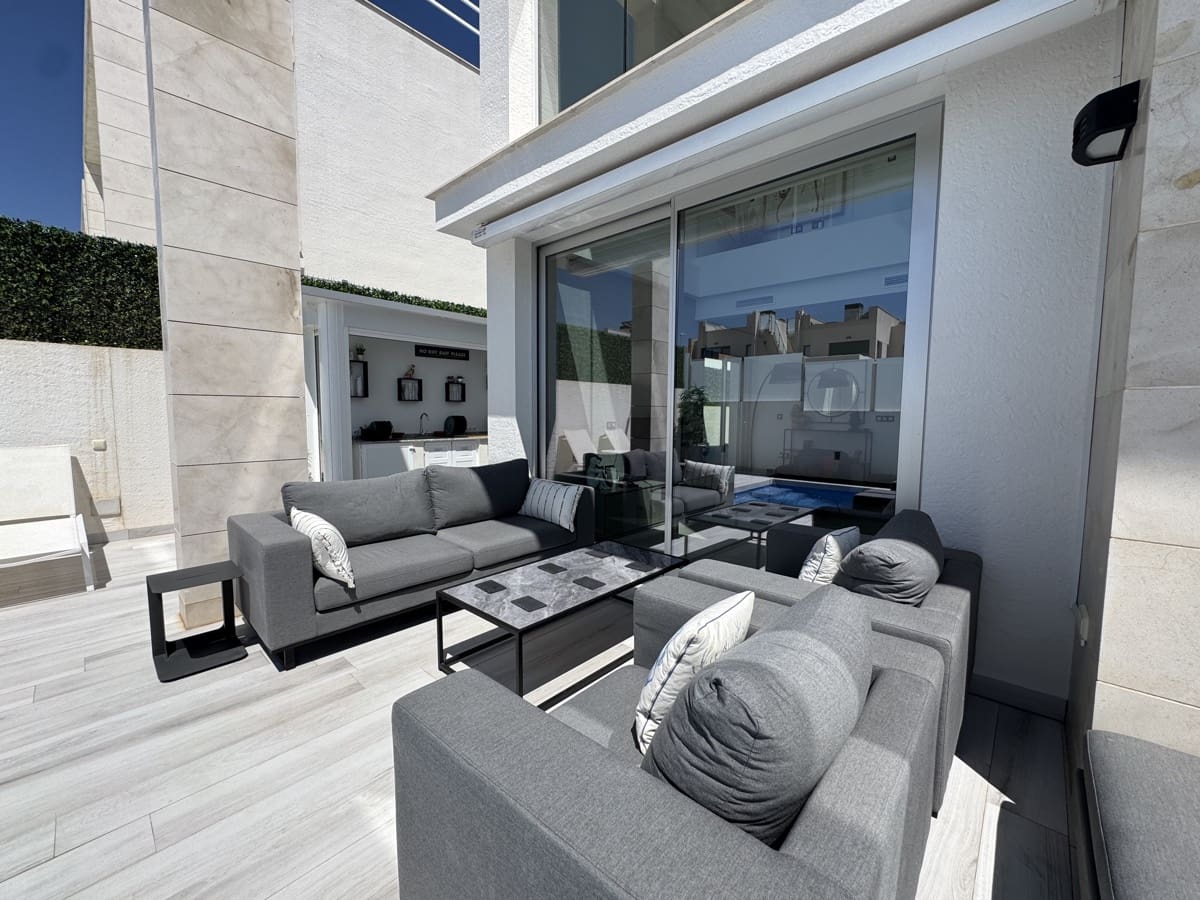 4 quarto Moradia para venda em Orihuela Costa com piscina - 649 000 € (Ref: 9778432)