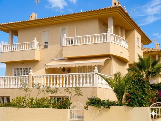 4 bedroom Semi-detached Villa for sale in Benijófar with pool - € 262,500 (Ref: 9778439)
