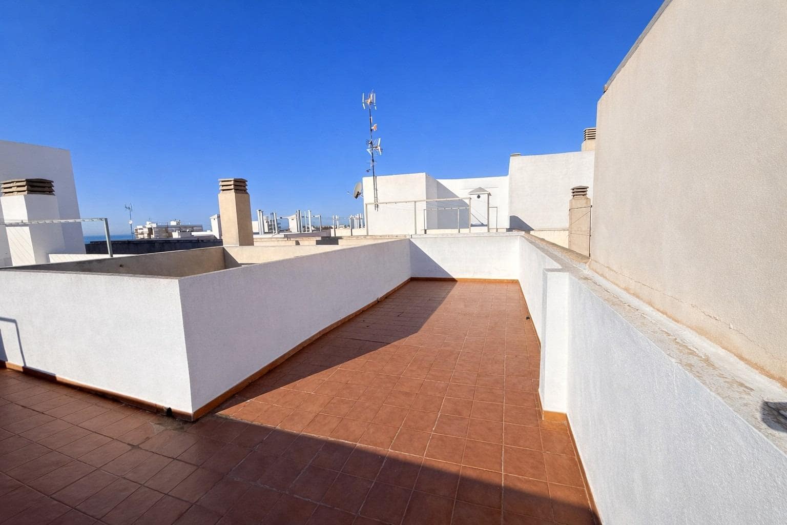 Ático de 2 habitaciones en Torrevieja en venta - 165.000 € (Ref: 9781105)