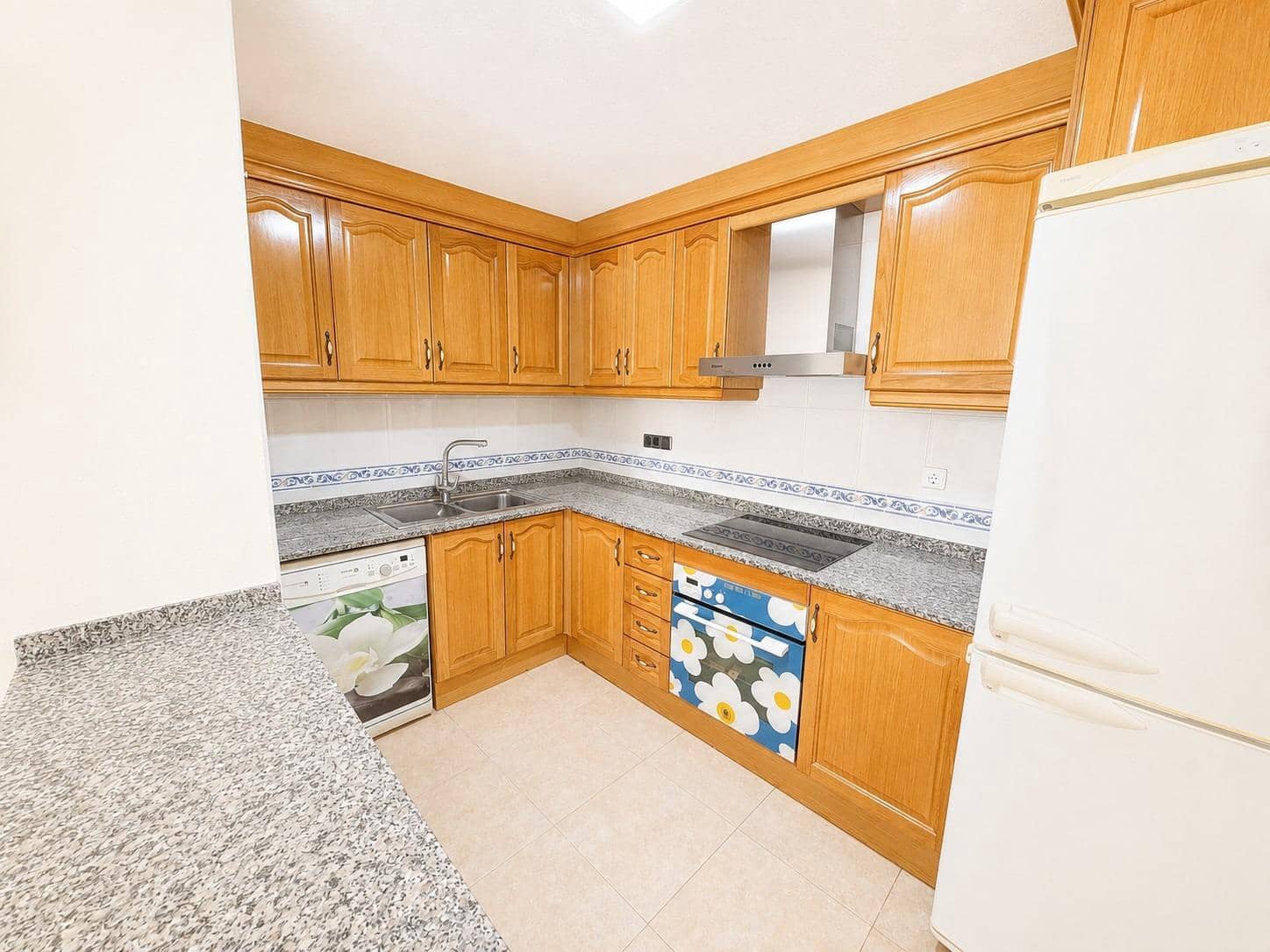 Ático de 2 habitaciones en Torrevieja en venta - 165.000 € (Ref: 9781105)
