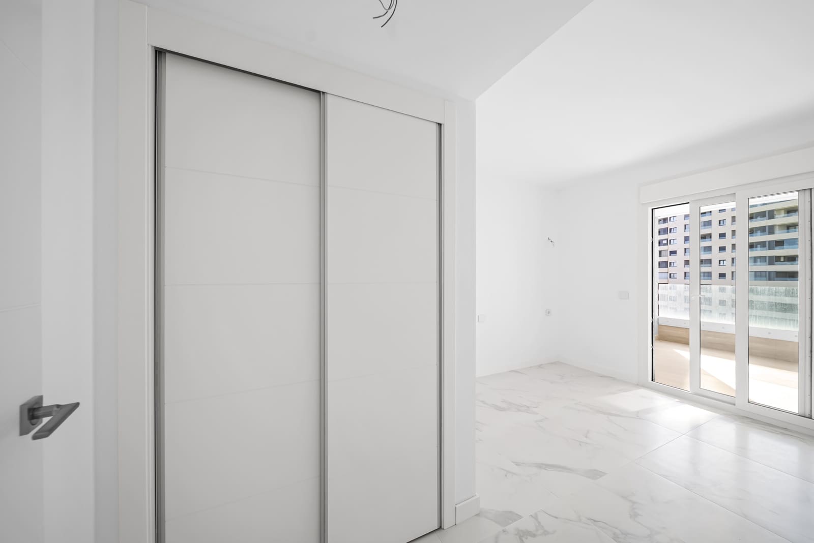 Apartamento de 3 habitaciones en Torrevieja en venta con piscina garaje - 599.000 € (Ref: 9783874)