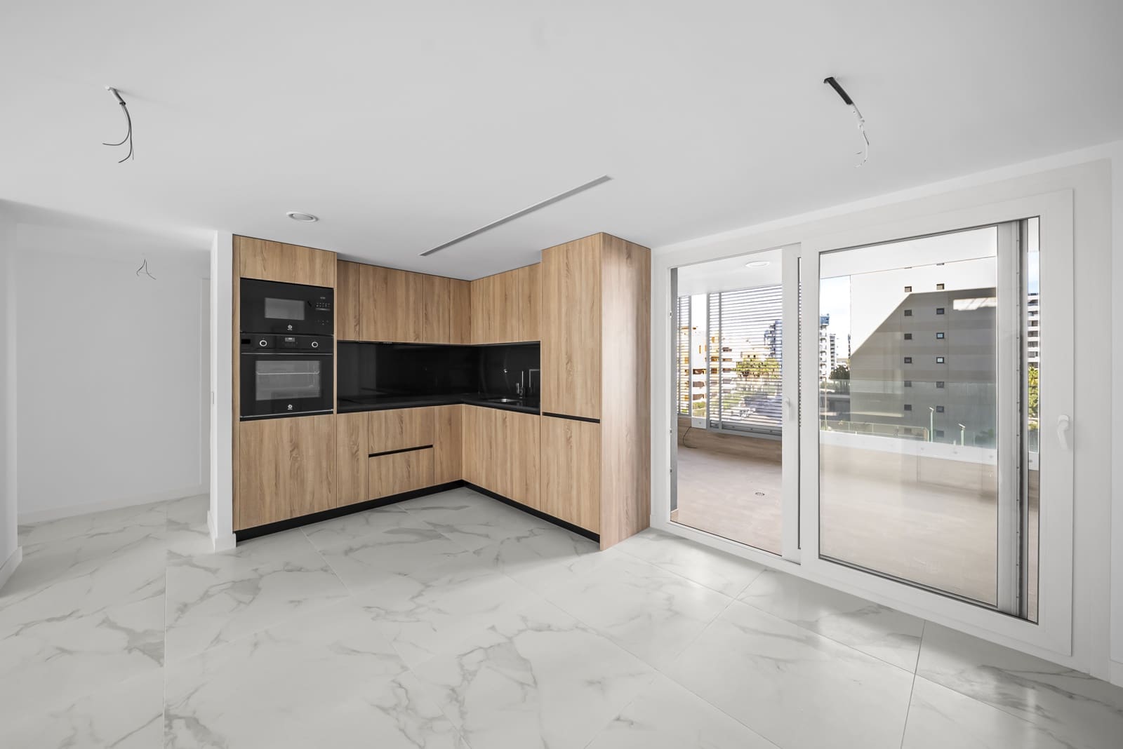 Apartamento de 3 habitaciones en Torrevieja en venta con piscina garaje - 599.000 € (Ref: 9783874)