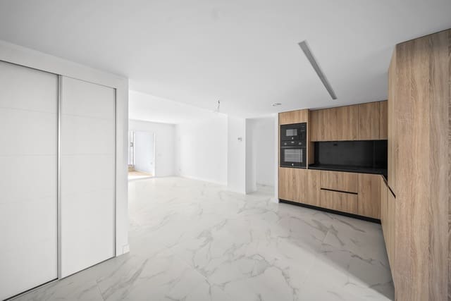 3 soverom Leilighet til salgs i Torrevieja med svømmebasseng garasje - € 599 000 (Ref: 9783874)