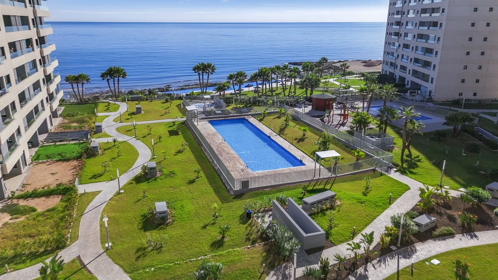 Apartamento de 3 habitaciones en Torrevieja en venta con piscina garaje - 599.000 € (Ref: 9783874)