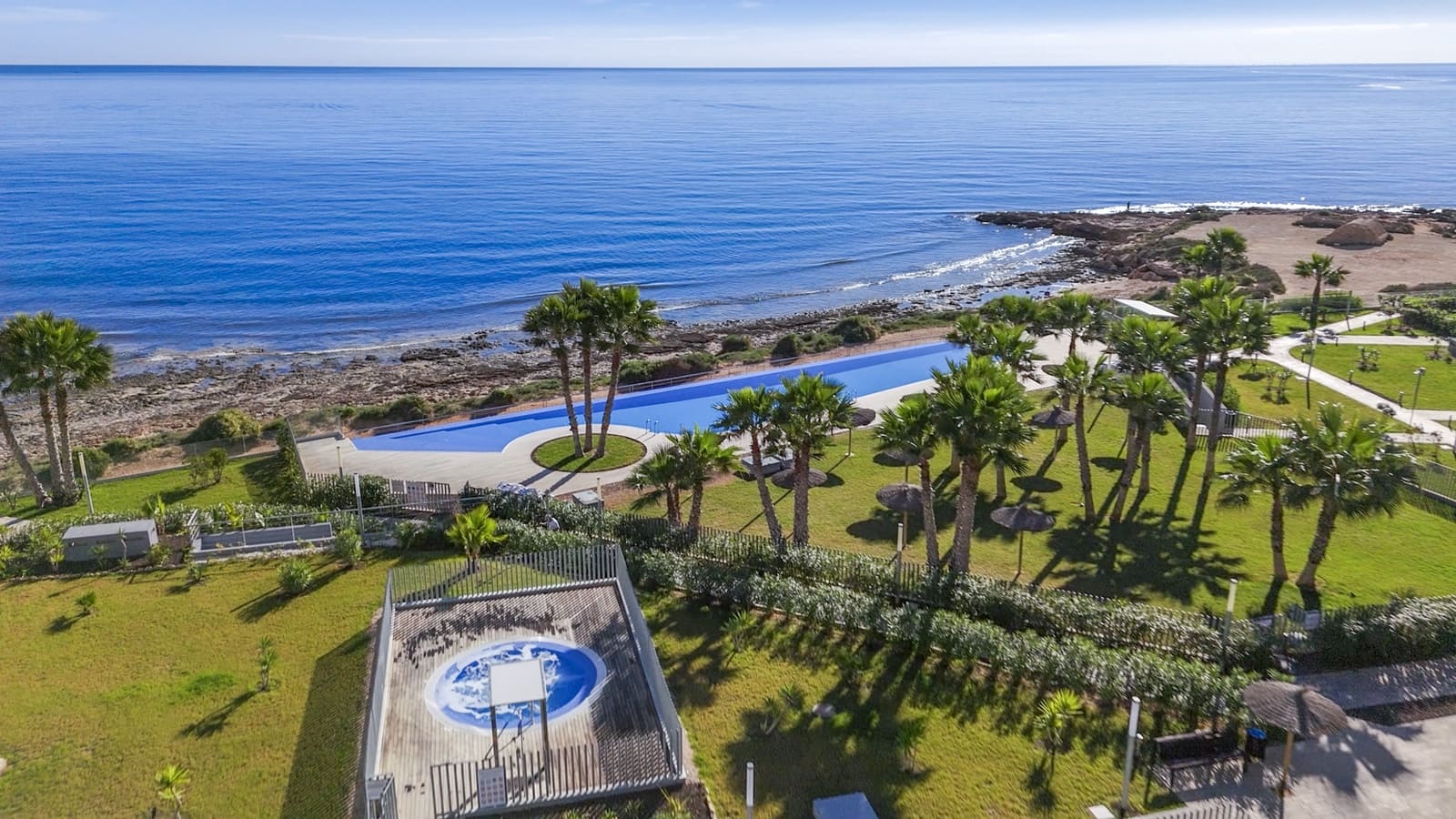 Apartamento de 3 habitaciones en Torrevieja en venta con piscina garaje - 599.000 € (Ref: 9783874)