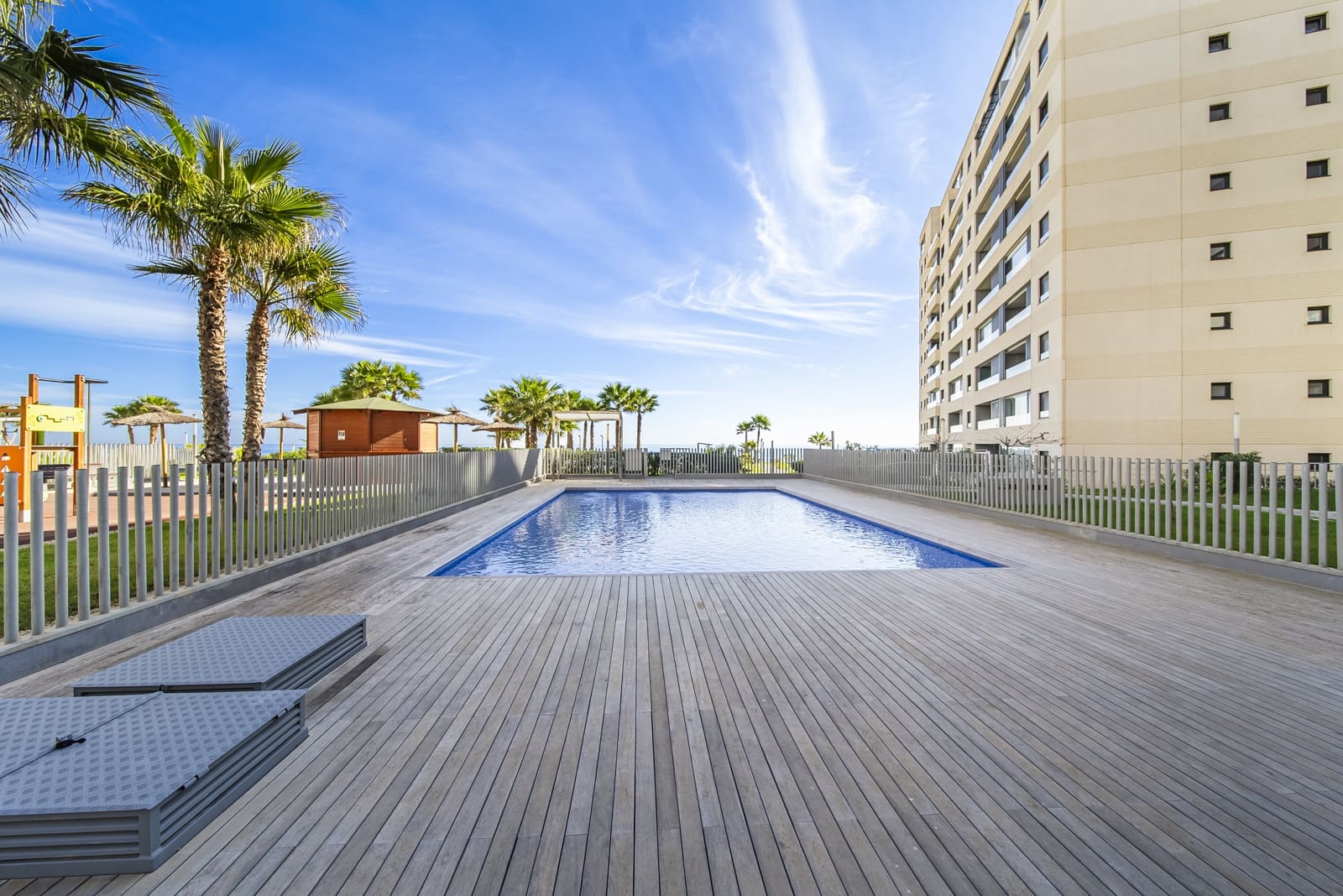 Apartamento de 3 habitaciones en Torrevieja en venta con piscina garaje - 599.000 € (Ref: 9783874)