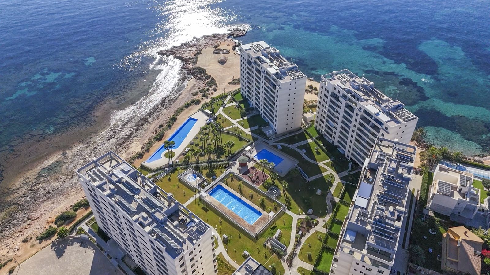 Apartamento de 3 habitaciones en Torrevieja en venta con piscina garaje - 599.000 € (Ref: 9783874)